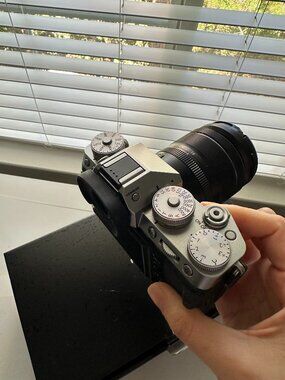 Fujifilm X-T5 Mirrorless Digital Camera XF18-55mm Lens Kit - Silver